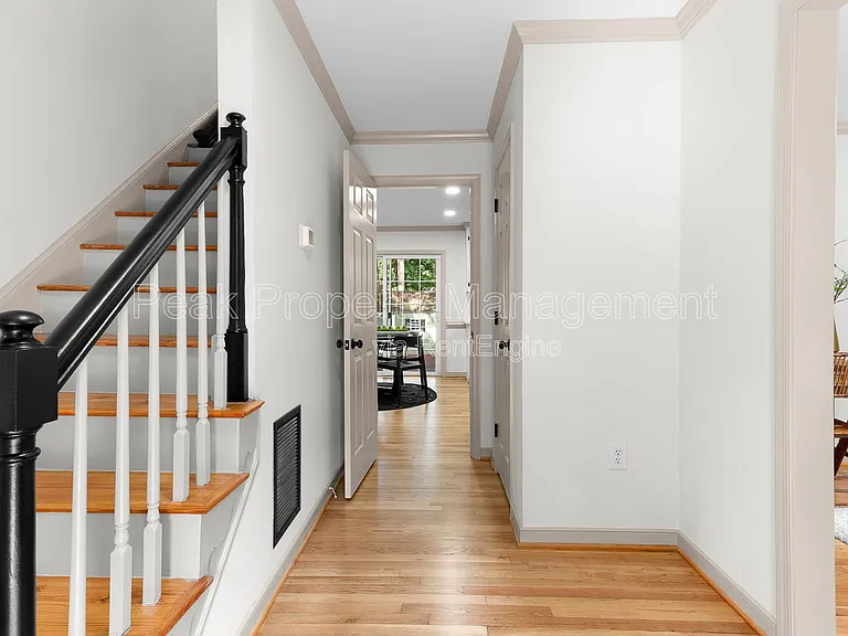504 Winamack Ct — Photo 5