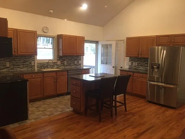 1 bed, 1.5 bath, 1400 sqft, $1,500 — Photo 1