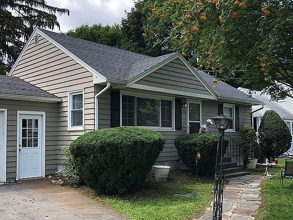 2nd image of 110 Robinhood Ln