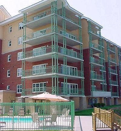 4th image of 815 E Wells St #502
