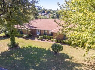 1423 N 9th St, Van Buren, AR 72956