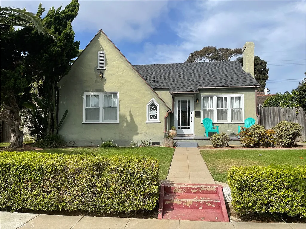 2 bed, 998 sqft, $5,595 — Photo 1