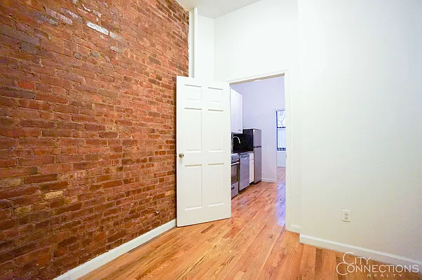 Rented by City Connections Realty | media 19