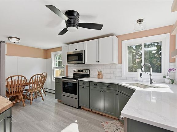 3rd image of 18 Lorraine Ave