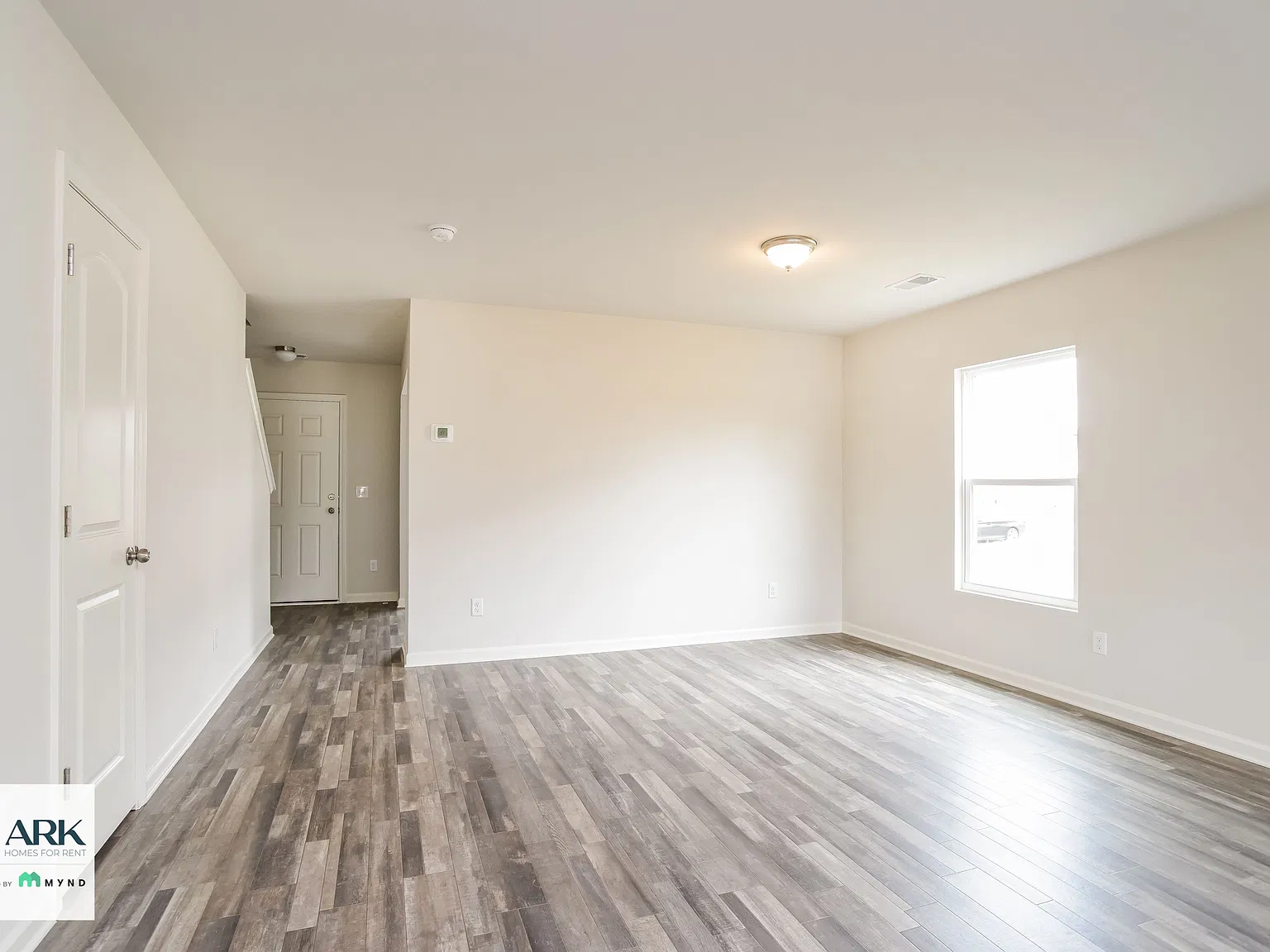 5 bed, 3.0 bath, 2702 sqft, $2,495 — Photo 4
