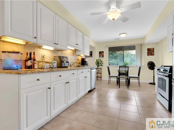 113 Edison Glen Ter, Edison, NJ 08837