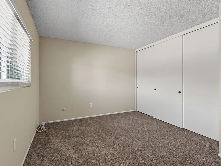 5245 Wainwright Ct — Photo 18
