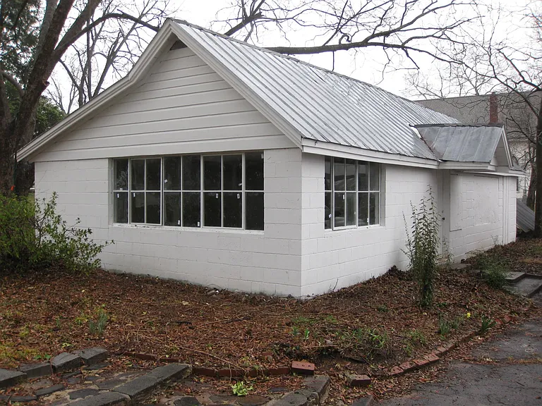 200 N Isundega St — Photo 4