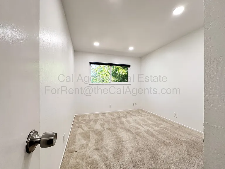 2306 D St — Photo 11