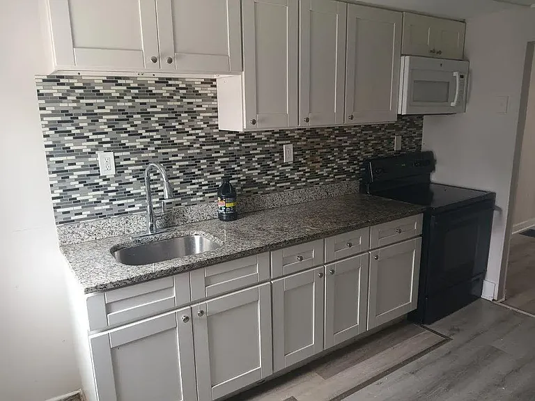 417 N Rose St — Photo 4