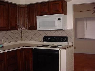 5th image of 208 E Circle Dr