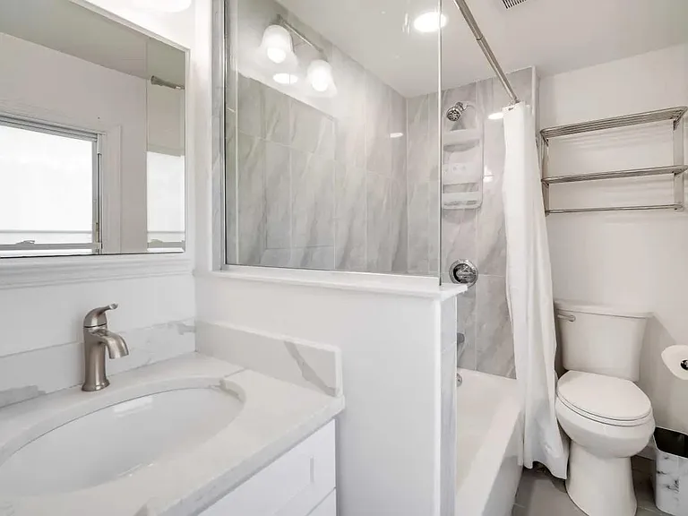 422 Grammercy Pl — Photo 5