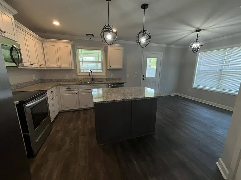 380 Joe Walding Dr — Photo 2