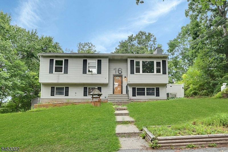 1st image of 16 Essex Rd