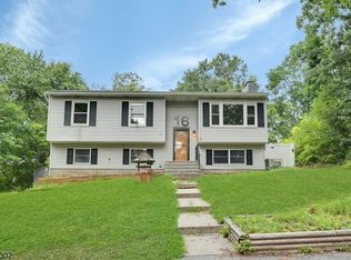16 Essex Rd, Sussex, NJ 07461