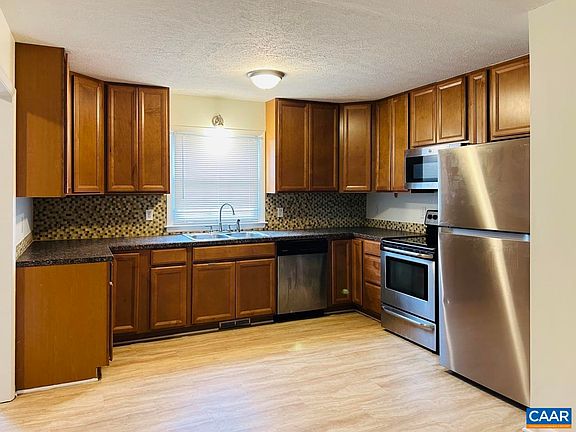 4th image of 308 Carlton Rd #A