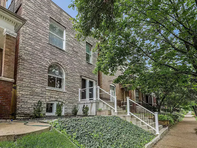 4226 Russell Blvd #F1 — Photo 2