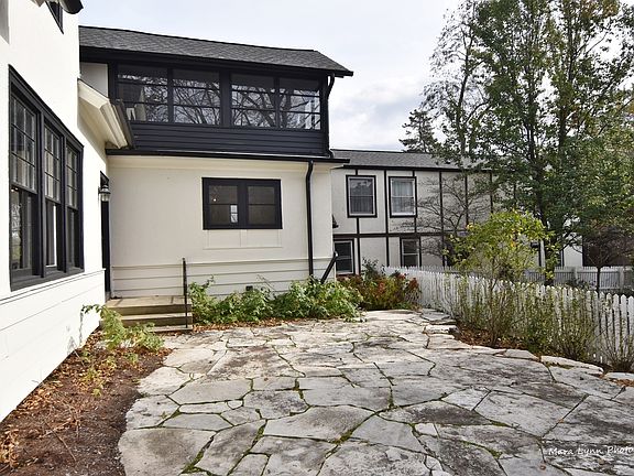 2nd image of 122 Campbell St