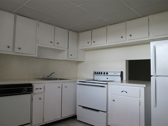 2nd image of 1570 NE 191st St APT 337