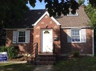 16 Avalon Rd, Hewlett, NY 11557