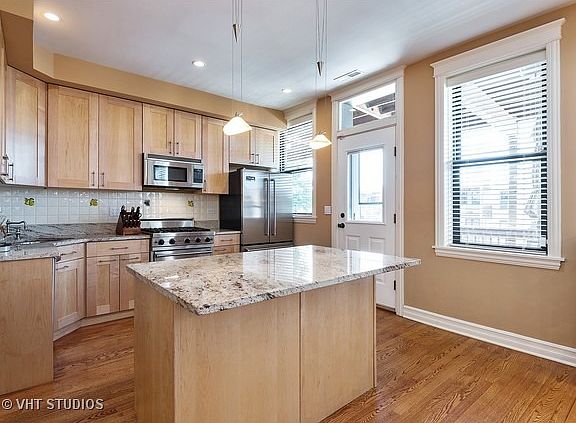 5th image of 4444 N Malden St #2B