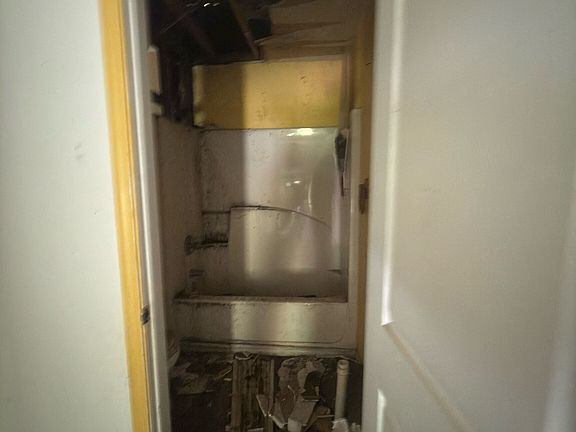 3rd image of 179 Sycamore St