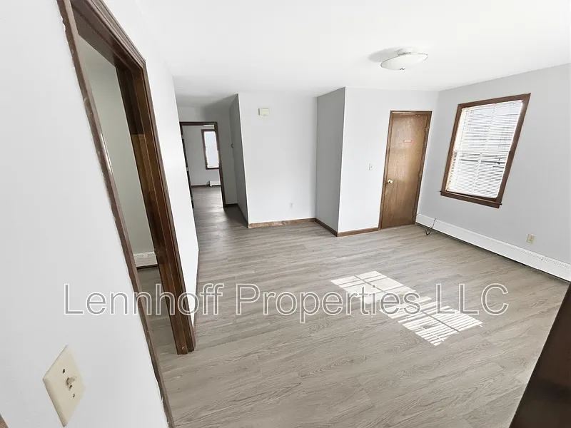 4 bed, 1.0 bath, $2,500 — Photo 4