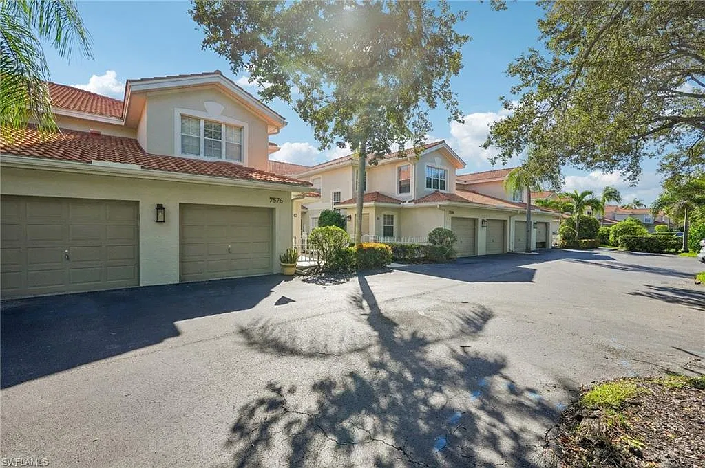 2 bed, 2.0 bath, 1436 sqft, $4,500 — Photo 2