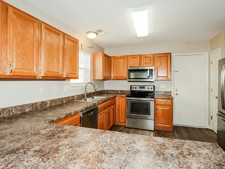 7296 Green Ash Dr — Photo 7
