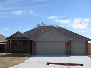 636 SW 7th St, Moore, OK 73160
