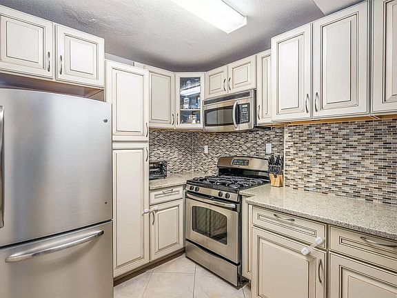 3rd image of 11817 Union Tpke APT 9B