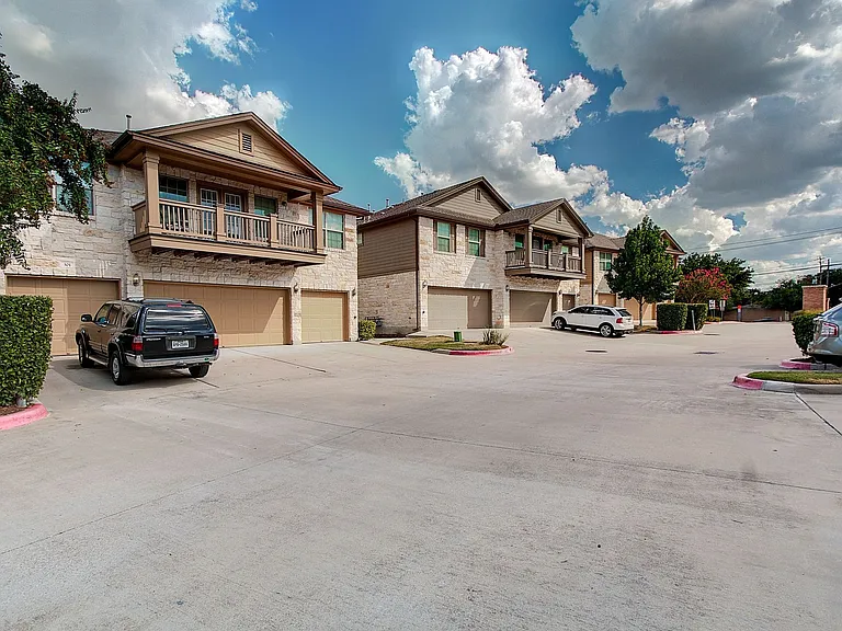 1310 Parmer Ln #303-3B — Photo 4