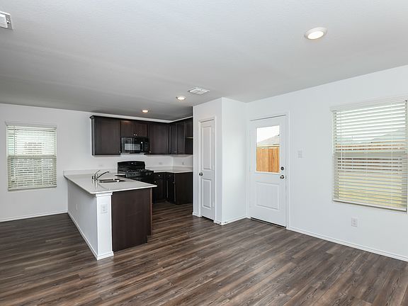 5th image of 1215 Wildflower St