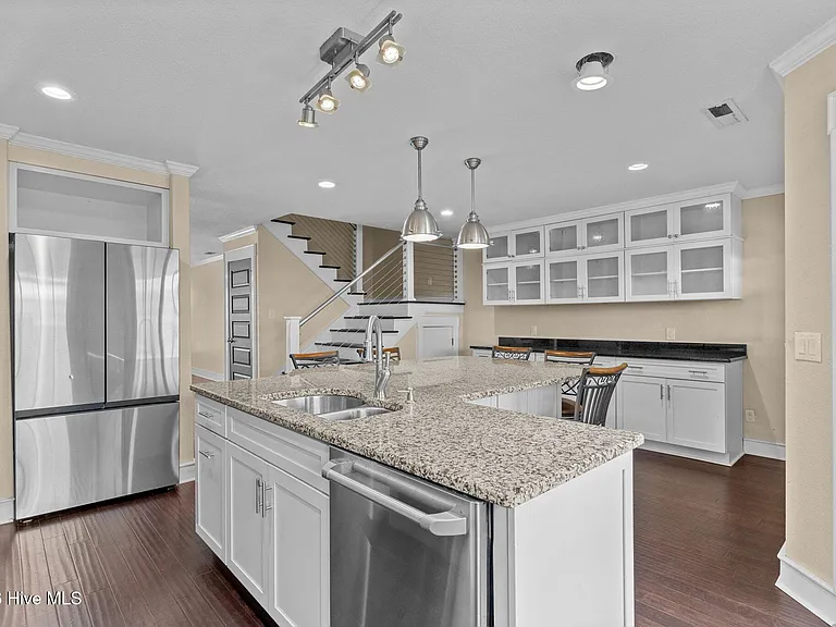 8711 Plantation Dr #302 — Photo 7
