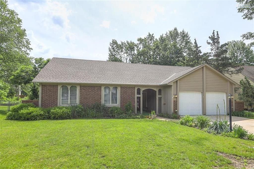 9719 Hardy St, Overland Park, KS 66212 | Zillow