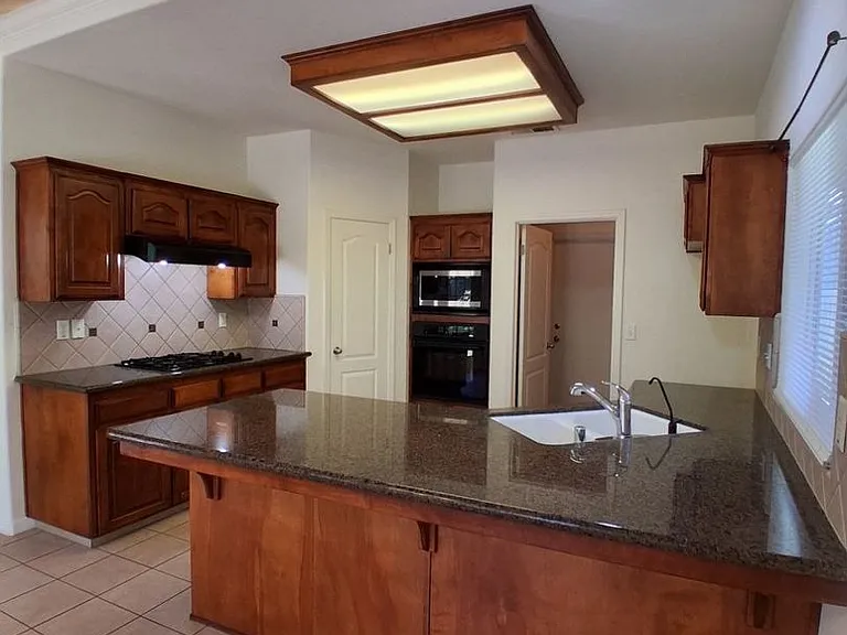 551 Lester Ave — Photo 10