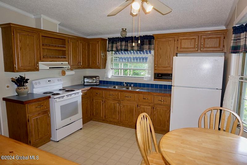 2nd image of 569 N Shore Road