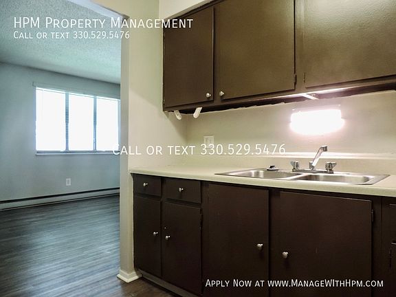 4th image of 737 Center St #25