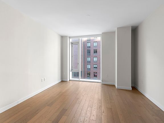 4th image of 505 W 43rd St #4T