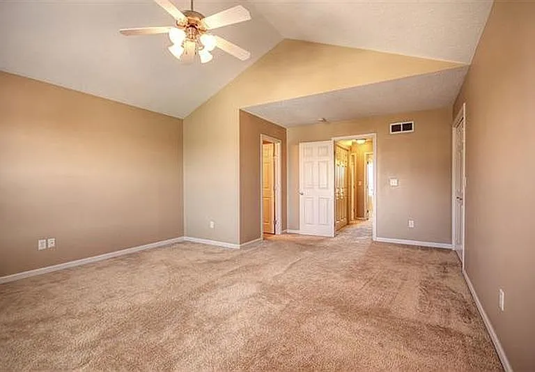 2118 Harbortown Cir #2118 — Photo 10