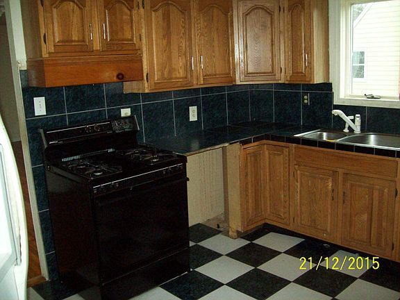 4th image of 15 Edenburg Ave