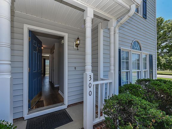 4th image of 300 Center Heights Ct