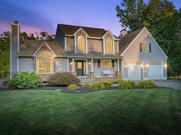 2 Lawtons Ln, Westport, MA 02790