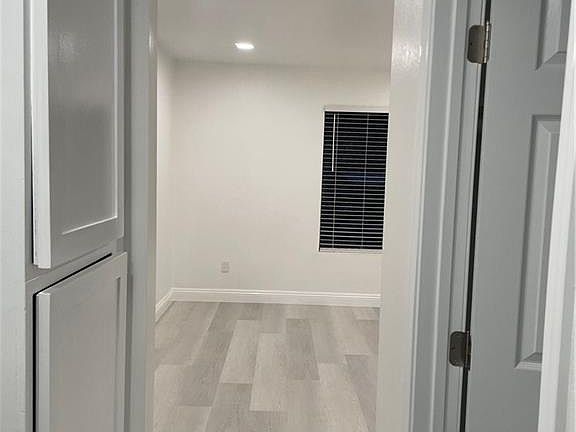 4th image of 23515-164 Lyons Ave