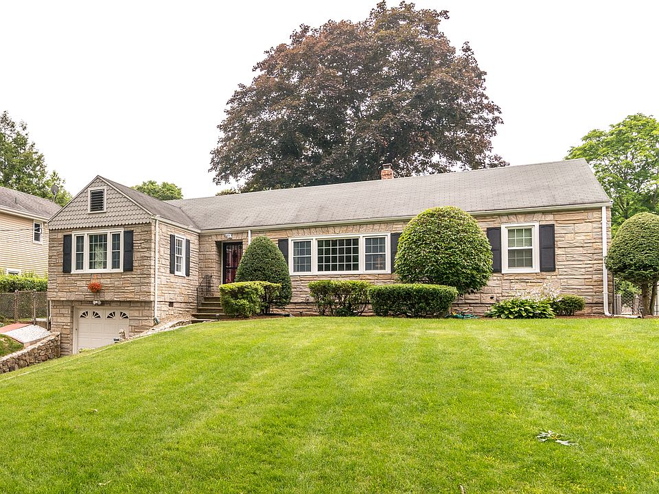 1st image of 23 Meadowpark Ave E