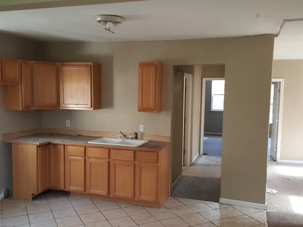 2911 N 11th St, Milwaukee, WI 53206