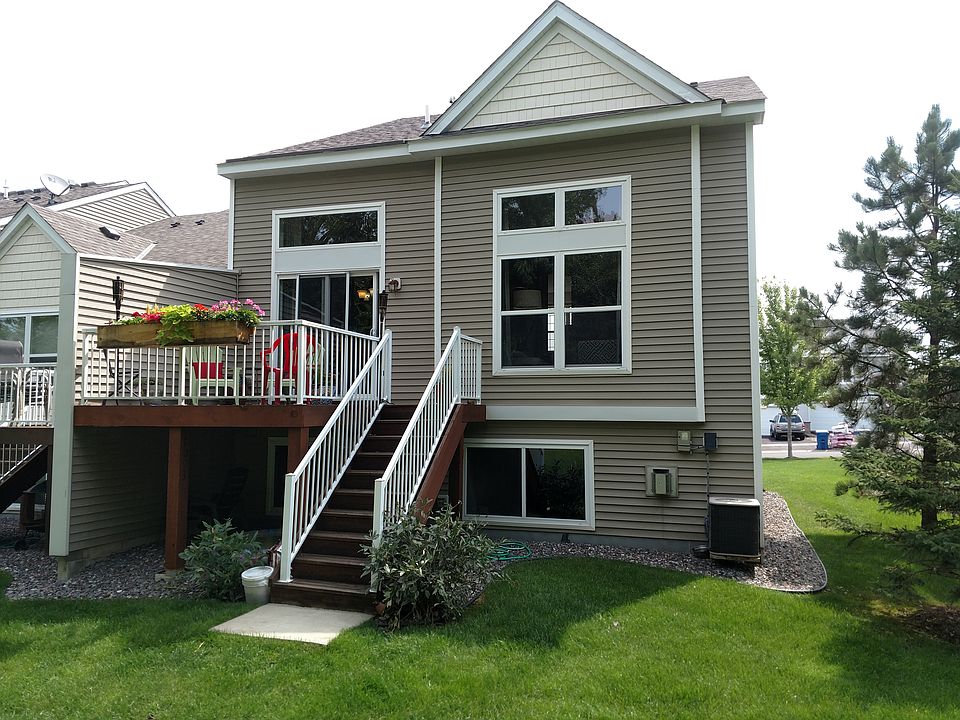 Back of the home, great deck!