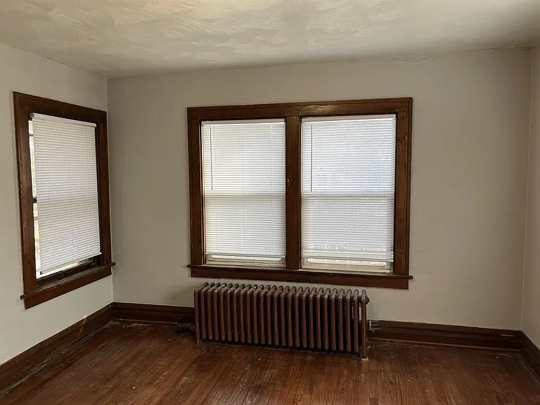 2500 Kingman Blvd — Photo 5