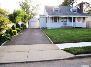 15 Frankel Rd, Massapequa, NY 11758