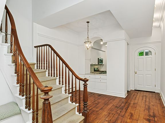 3rd image of 208 E 78th St APT 1